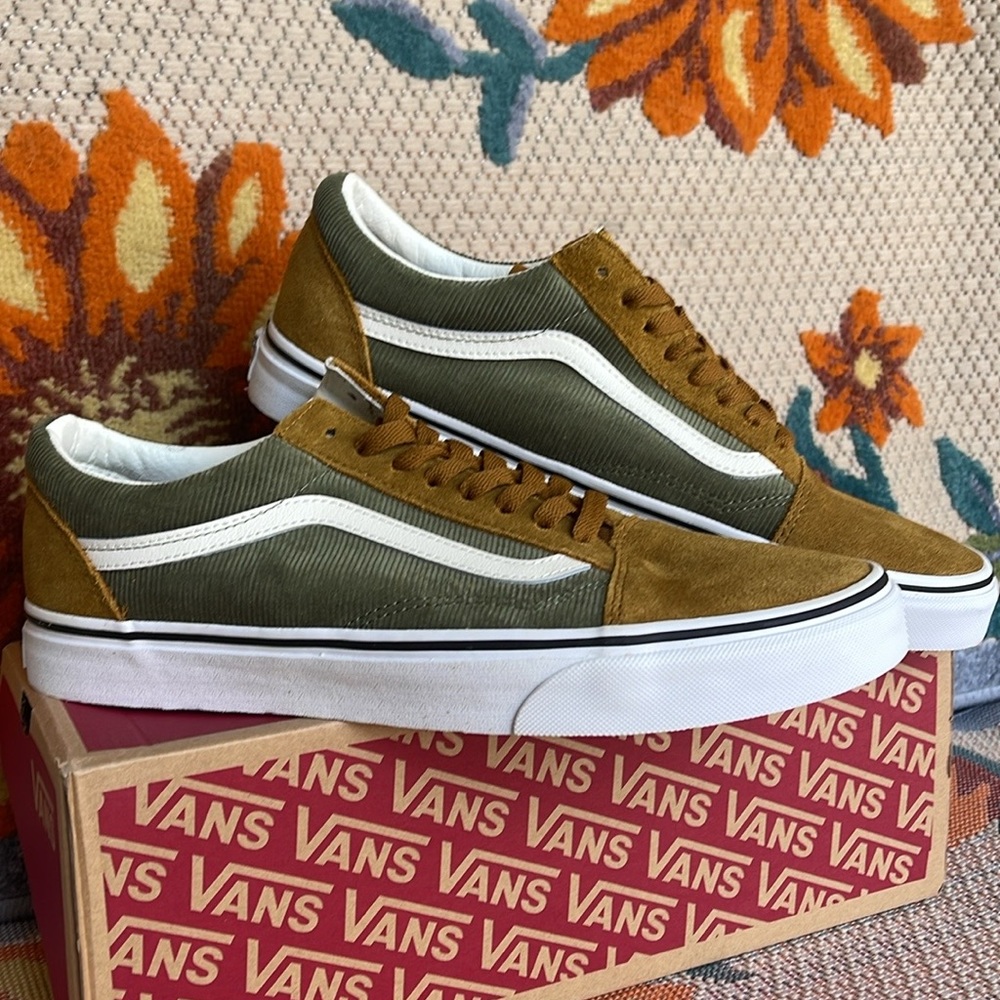 Vans WMNS Old Skool
Mini Cord Green/Brown
VN000ZNIT20A

Old Skool Corduroy - Picture 7 of 16